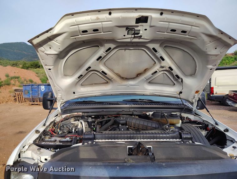 image for item IP9637 2006 Ford F350 Super Duty XL dump bed pickup truck