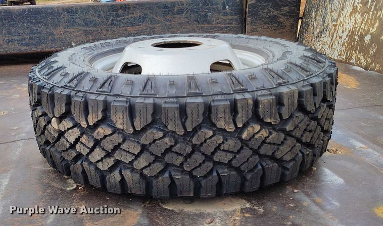 image for item IP9637 2006 Ford F350 Super Duty XL dump bed pickup truck