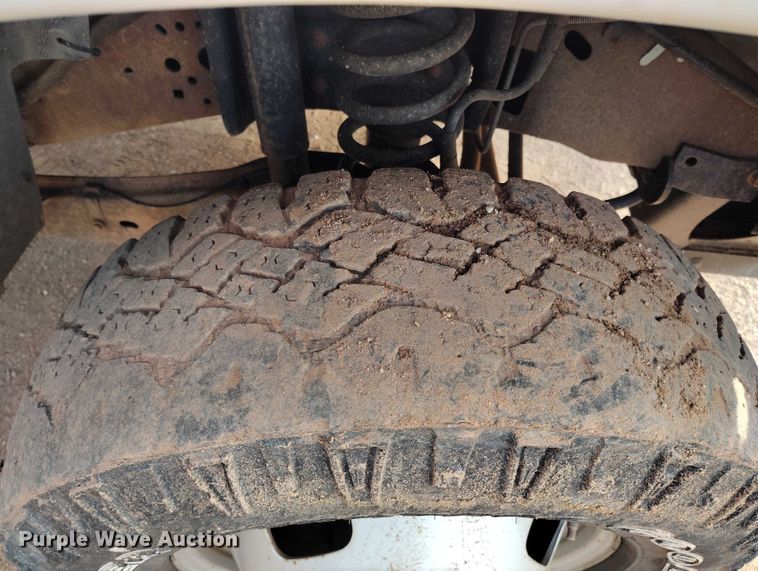 image for item IP9637 2006 Ford F350 Super Duty XL dump bed pickup truck