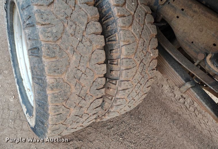 image for item IP9637 2006 Ford F350 Super Duty XL dump bed pickup truck