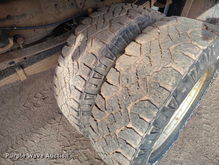 image for item IP9637 2006 Ford F350 Super Duty XL dump bed pickup truck