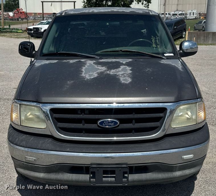 image for item NX9325 2002 Ford F150 SuperCab pickup truck