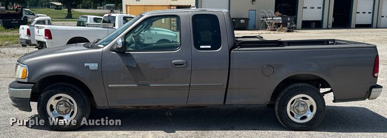 image for item NX9325 2002 Ford F150 SuperCab pickup truck