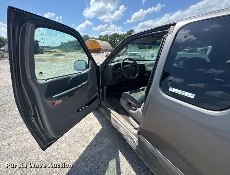 image for item NX9325 2002 Ford F150 SuperCab pickup truck