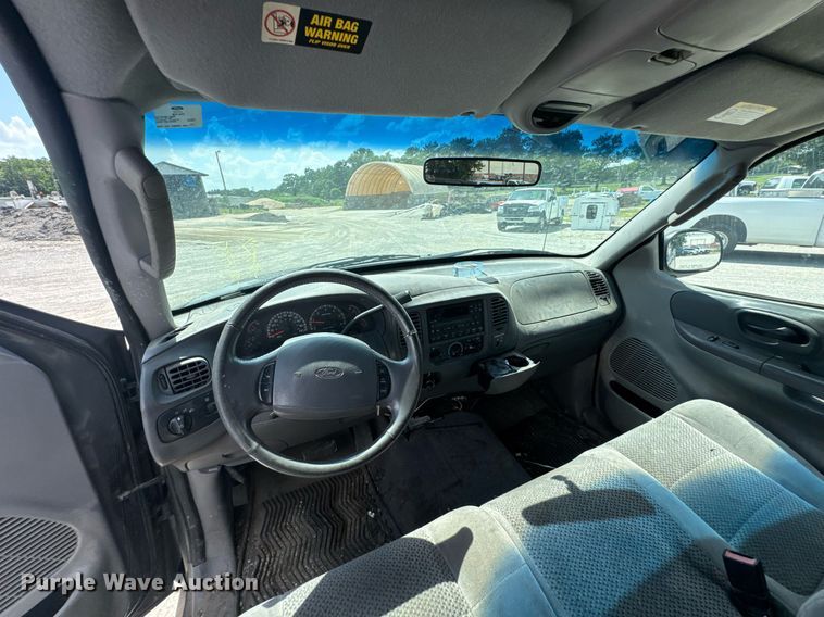 image for item NX9325 2002 Ford F150 SuperCab pickup truck