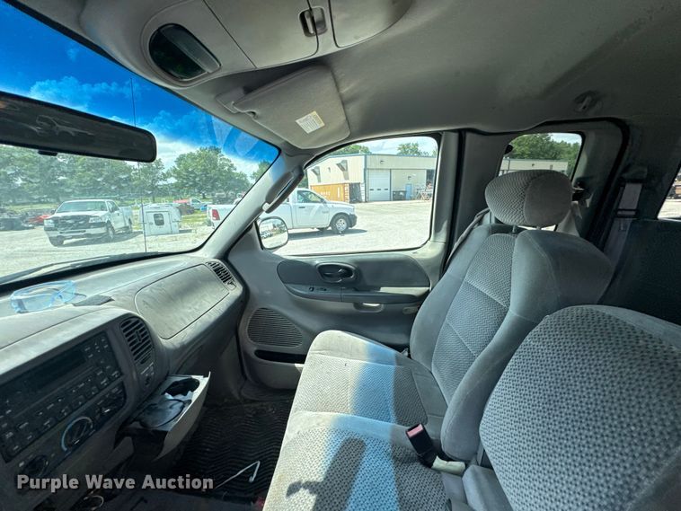 image for item NX9325 2002 Ford F150 SuperCab pickup truck