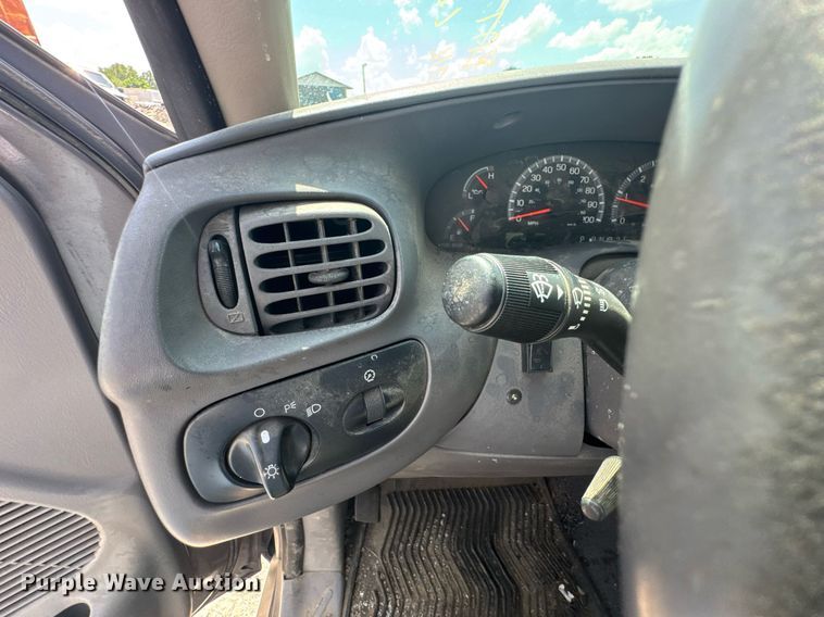 image for item NX9325 2002 Ford F150 SuperCab pickup truck