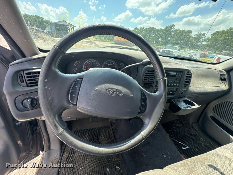 image for item NX9325 2002 Ford F150 SuperCab pickup truck