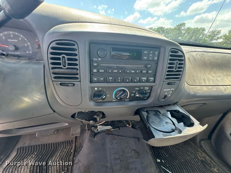 image for item NX9325 2002 Ford F150 SuperCab pickup truck