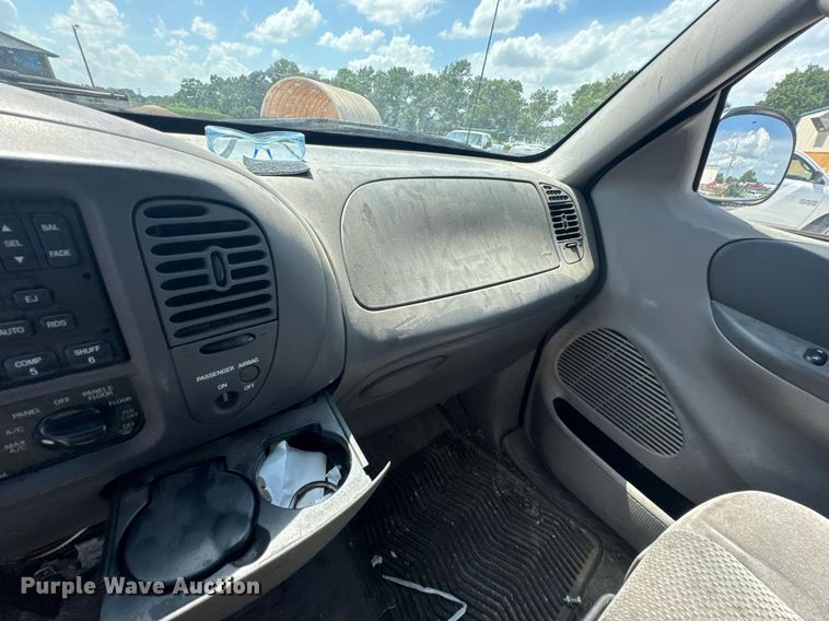 image for item NX9325 2002 Ford F150 SuperCab pickup truck