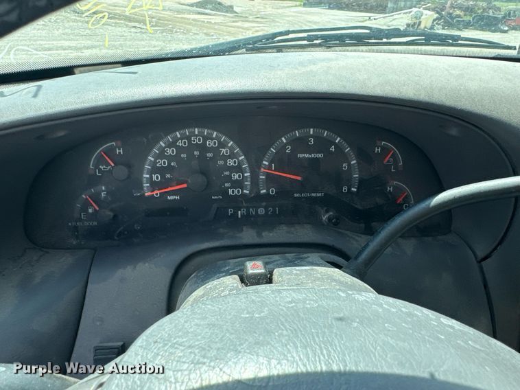 image for item NX9325 2002 Ford F150 SuperCab pickup truck