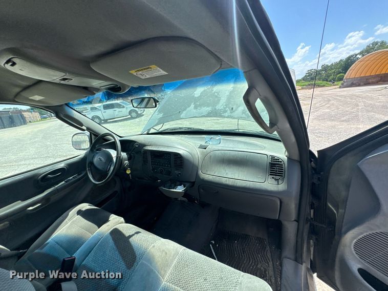 image for item NX9325 2002 Ford F150 SuperCab pickup truck