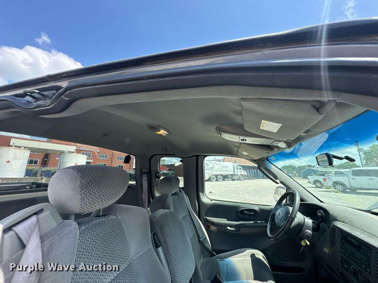 image for item NX9325 2002 Ford F150 SuperCab pickup truck