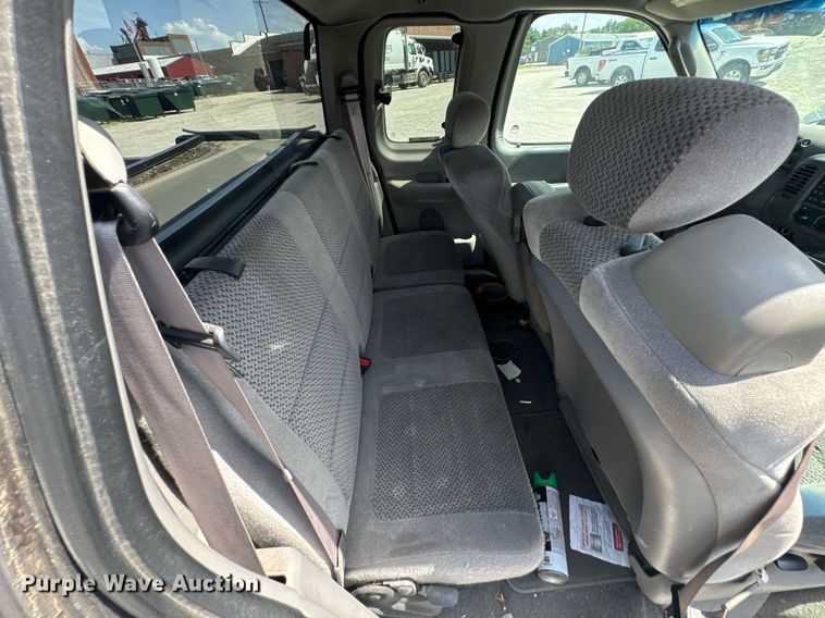 image for item NX9325 2002 Ford F150 SuperCab pickup truck