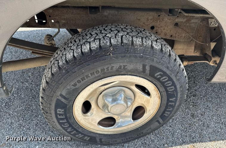 image for item NX9325 2002 Ford F150 SuperCab pickup truck