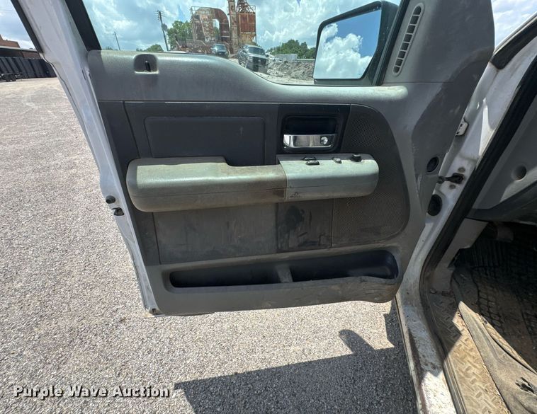 image for item NX9332 2006 Ford F150 pickup truck