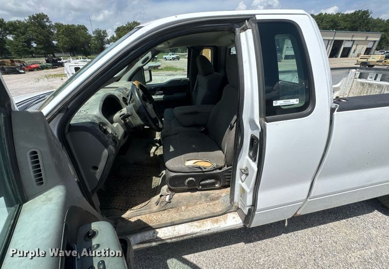 image for item NX9332 2006 Ford F150 pickup truck