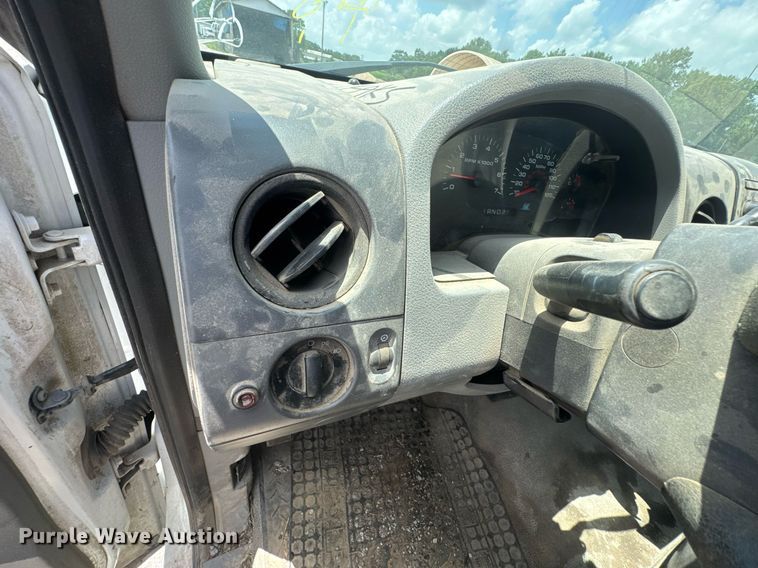 image for item NX9332 2006 Ford F150 pickup truck