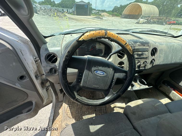 image for item NX9332 2006 Ford F150 pickup truck