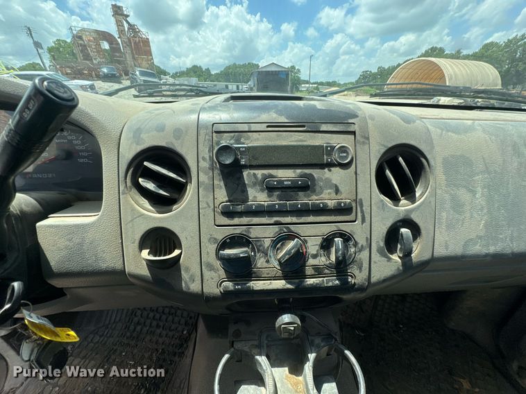 image for item NX9332 2006 Ford F150 pickup truck