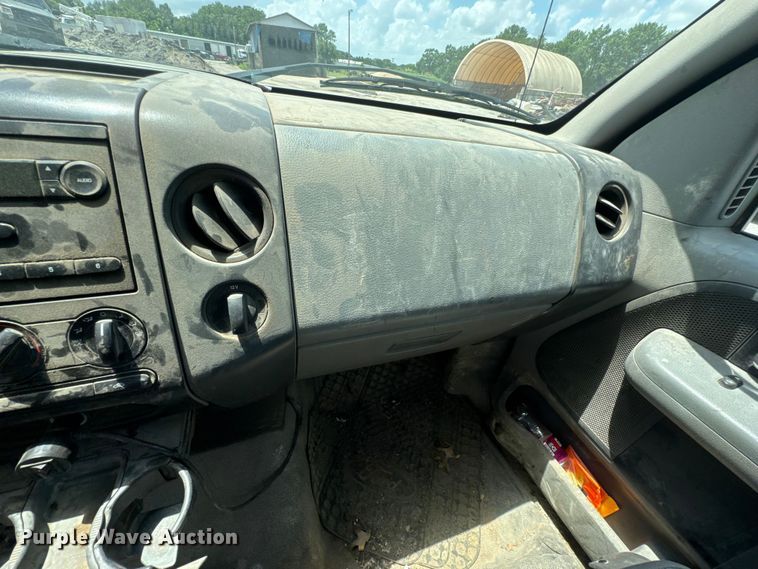 image for item NX9332 2006 Ford F150 pickup truck