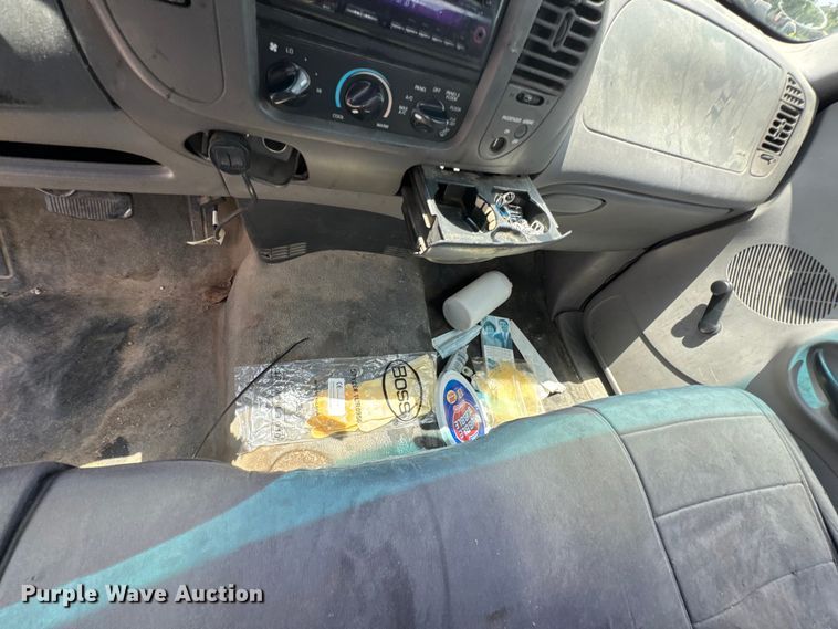 image for item NX9333 1998 Ford F150 pickup truck