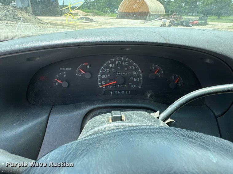 image for item NX9333 1998 Ford F150 pickup truck