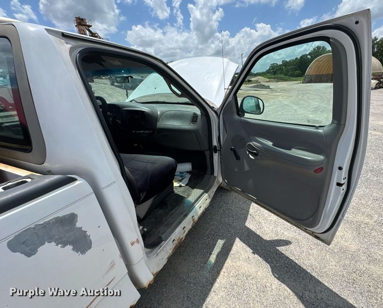 image for item NX9333 1998 Ford F150 pickup truck