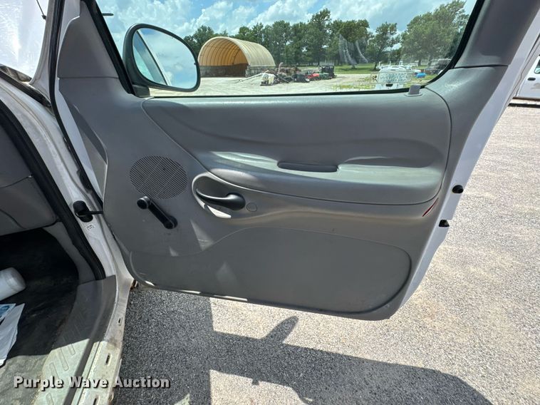 image for item NX9333 1998 Ford F150 pickup truck