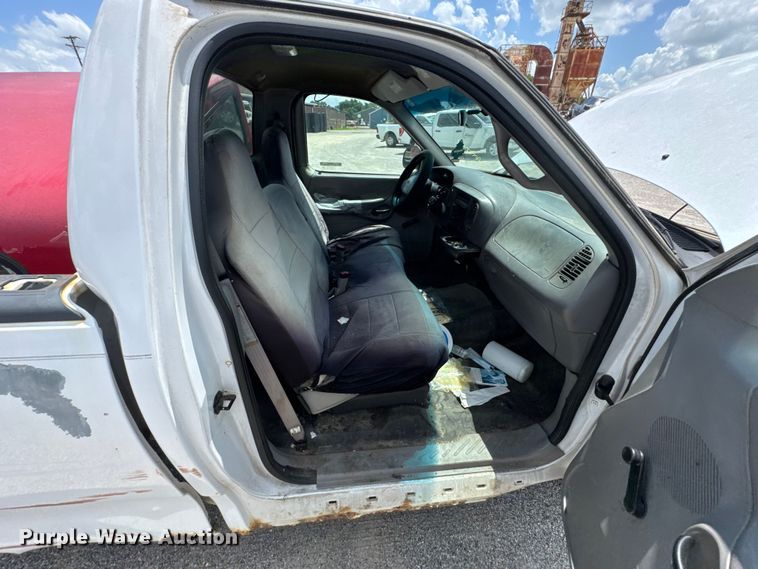 image for item NX9333 1998 Ford F150 pickup truck