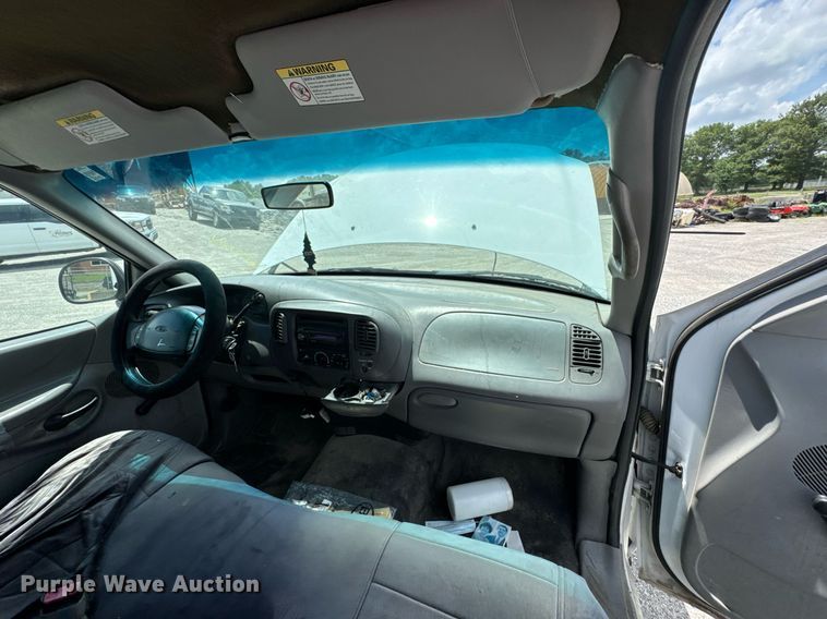 image for item NX9333 1998 Ford F150 pickup truck