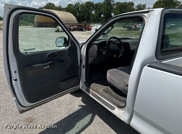 image for item NX9336 2004 Ford F150 pickup truck