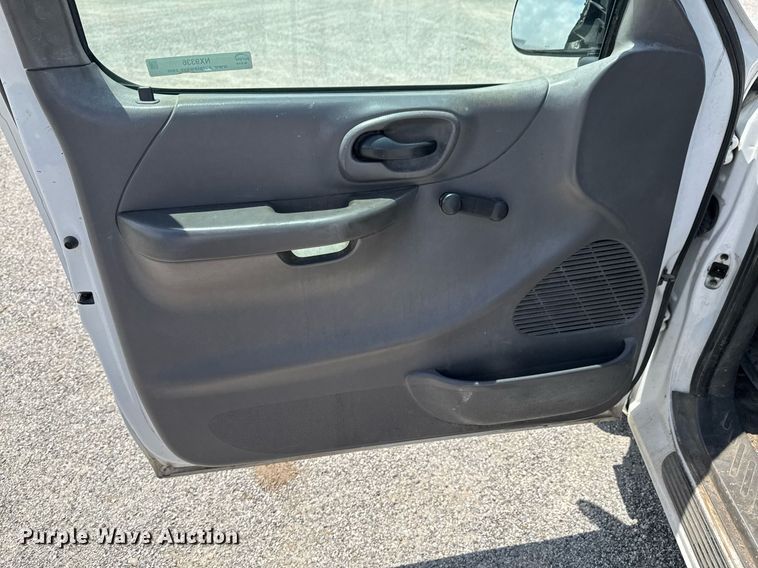 image for item NX9336 2004 Ford F150 pickup truck