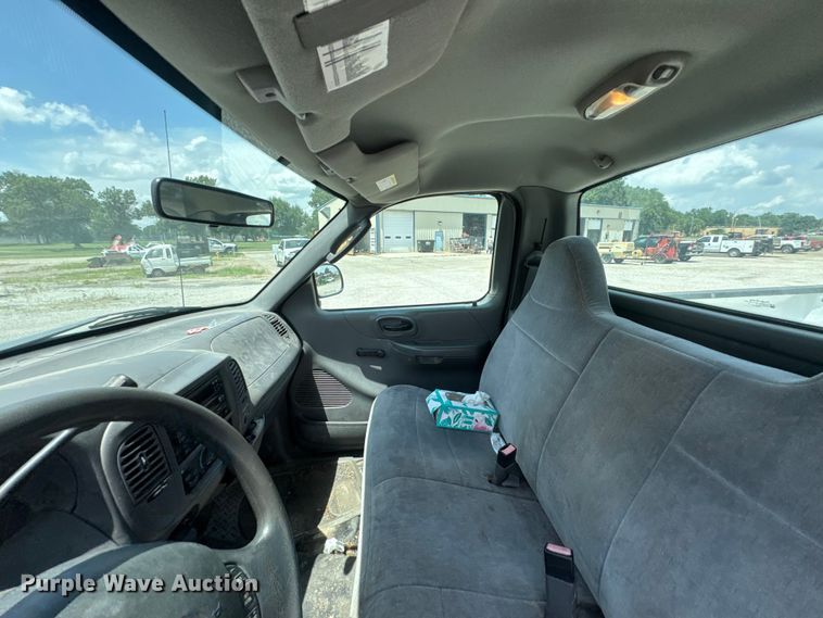 image for item NX9336 2004 Ford F150 pickup truck