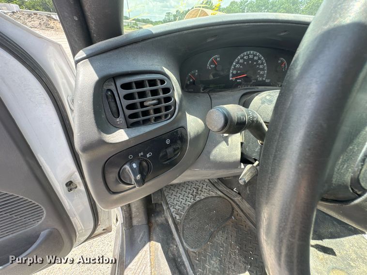 image for item NX9336 2004 Ford F150 pickup truck