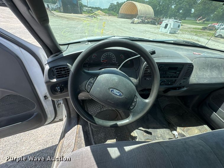 image for item NX9336 2004 Ford F150 pickup truck