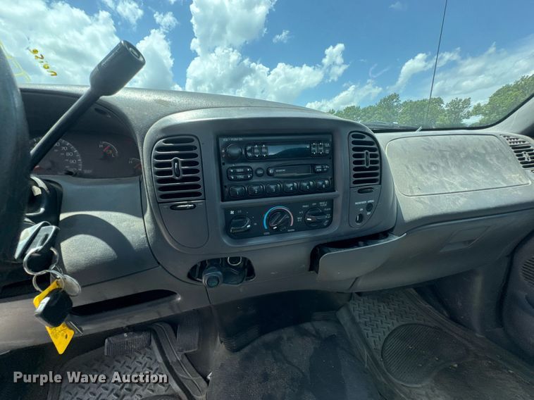 image for item NX9336 2004 Ford F150 pickup truck