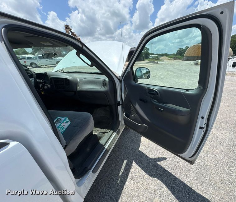 image for item NX9336 2004 Ford F150 pickup truck