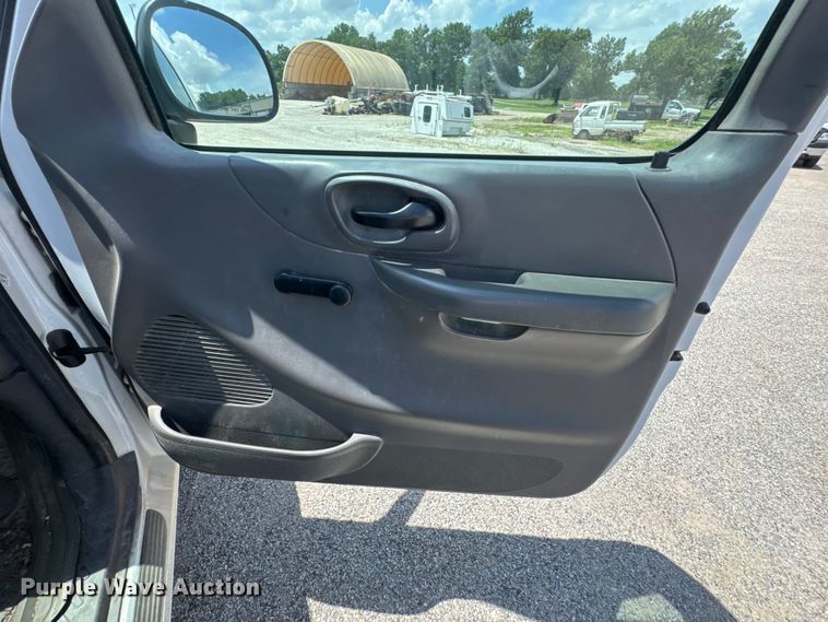 image for item NX9336 2004 Ford F150 pickup truck