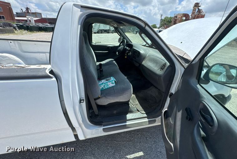 image for item NX9336 2004 Ford F150 pickup truck