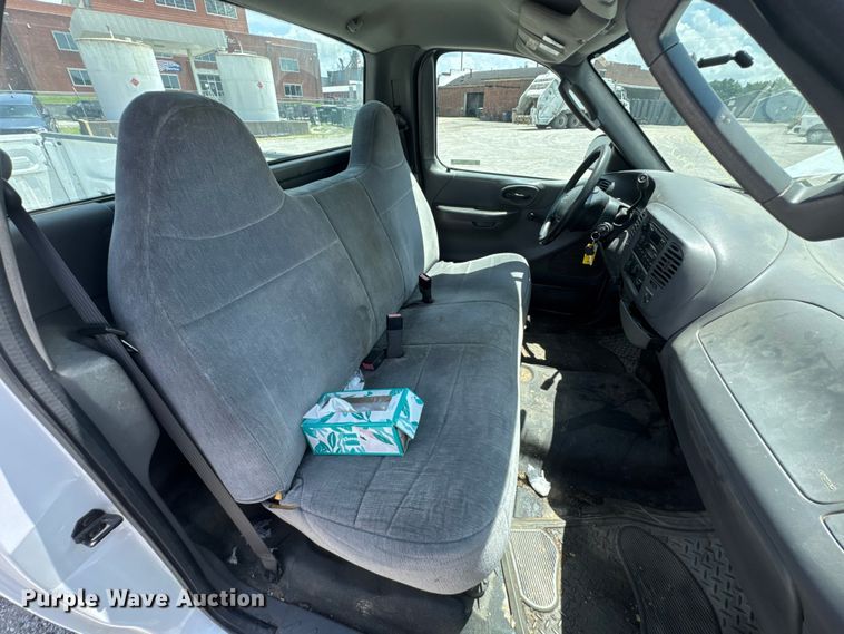 image for item NX9336 2004 Ford F150 pickup truck