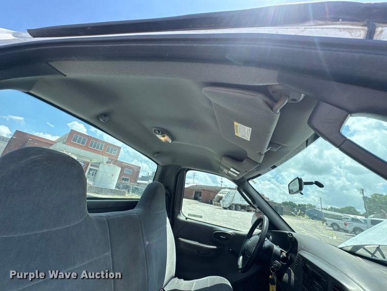 image for item NX9336 2004 Ford F150 pickup truck