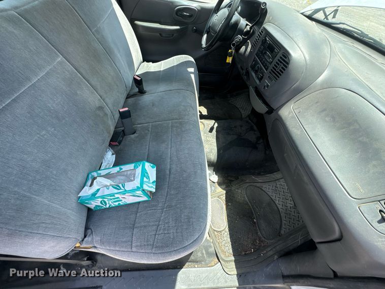 image for item NX9336 2004 Ford F150 pickup truck