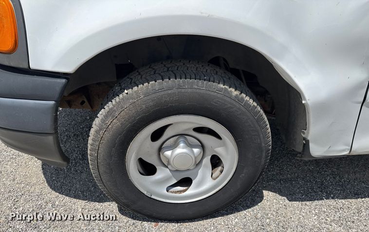 image for item NX9336 2004 Ford F150 pickup truck