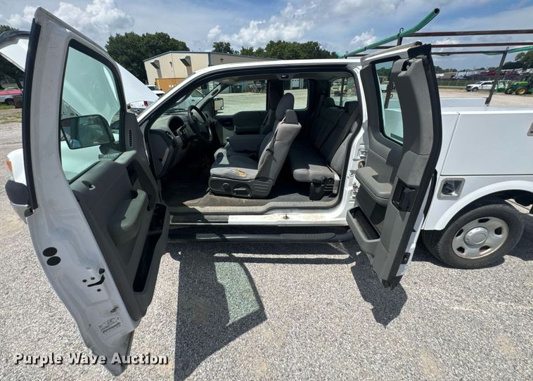 image for item NX9339 2006 Ford F150 SuperCab utility bed pickup truck