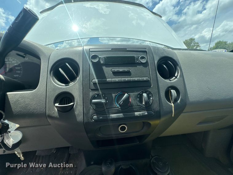 image for item NX9339 2006 Ford F150 SuperCab utility bed pickup truck