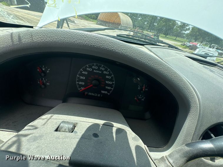 image for item NX9339 2006 Ford F150 SuperCab utility bed pickup truck