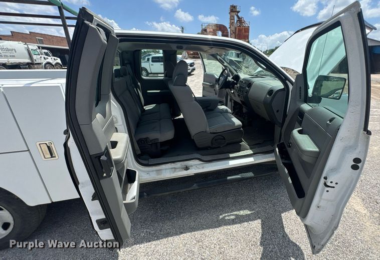 image for item NX9339 2006 Ford F150 SuperCab utility bed pickup truck