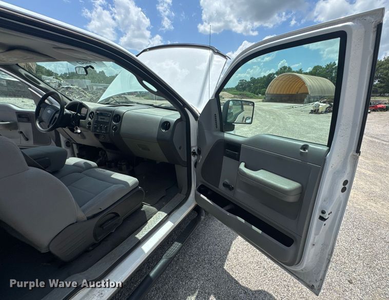 image for item NX9339 2006 Ford F150 SuperCab utility bed pickup truck