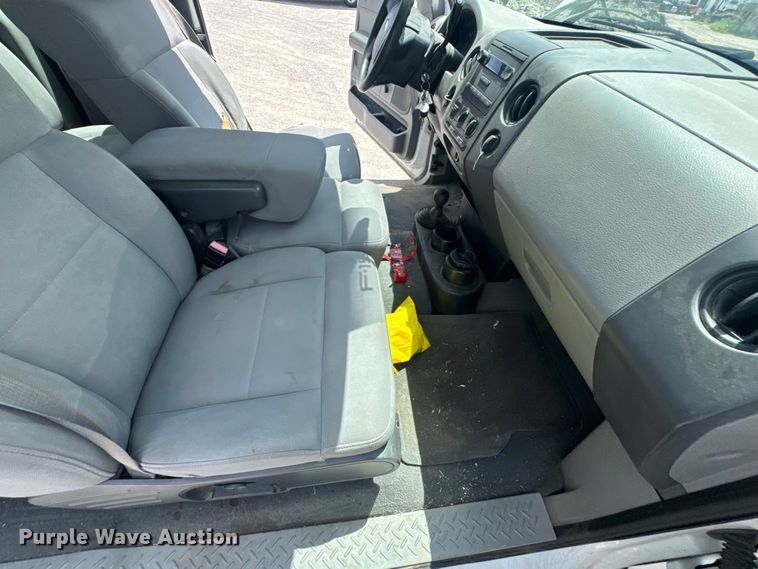 image for item NX9339 2006 Ford F150 SuperCab utility bed pickup truck